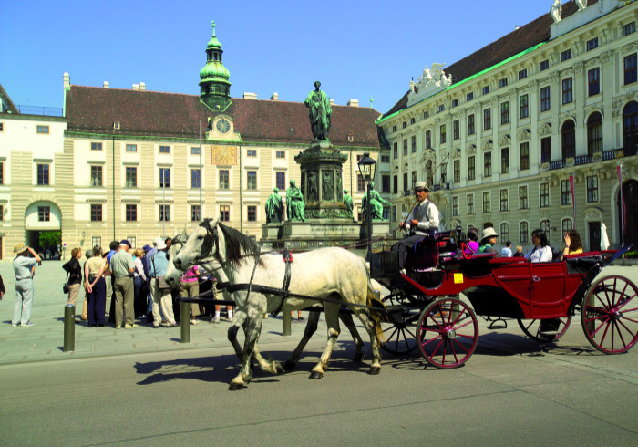 Donau__sterreich_Wien_Hofburg_Kutsche