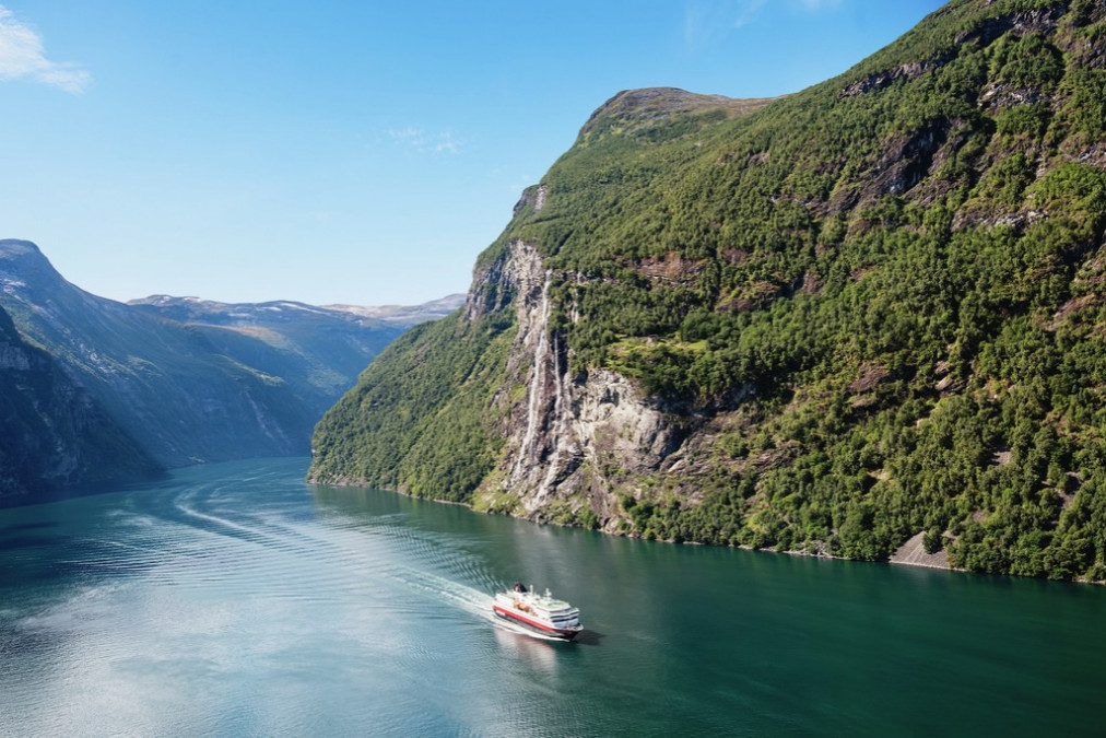 Schiff im Geirangerfjord