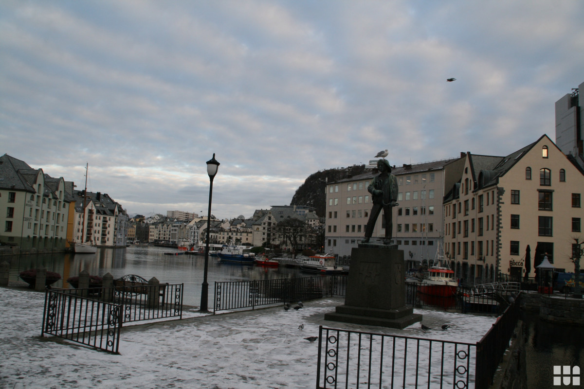 original_HafenbeckeninAlesund_3888x2592