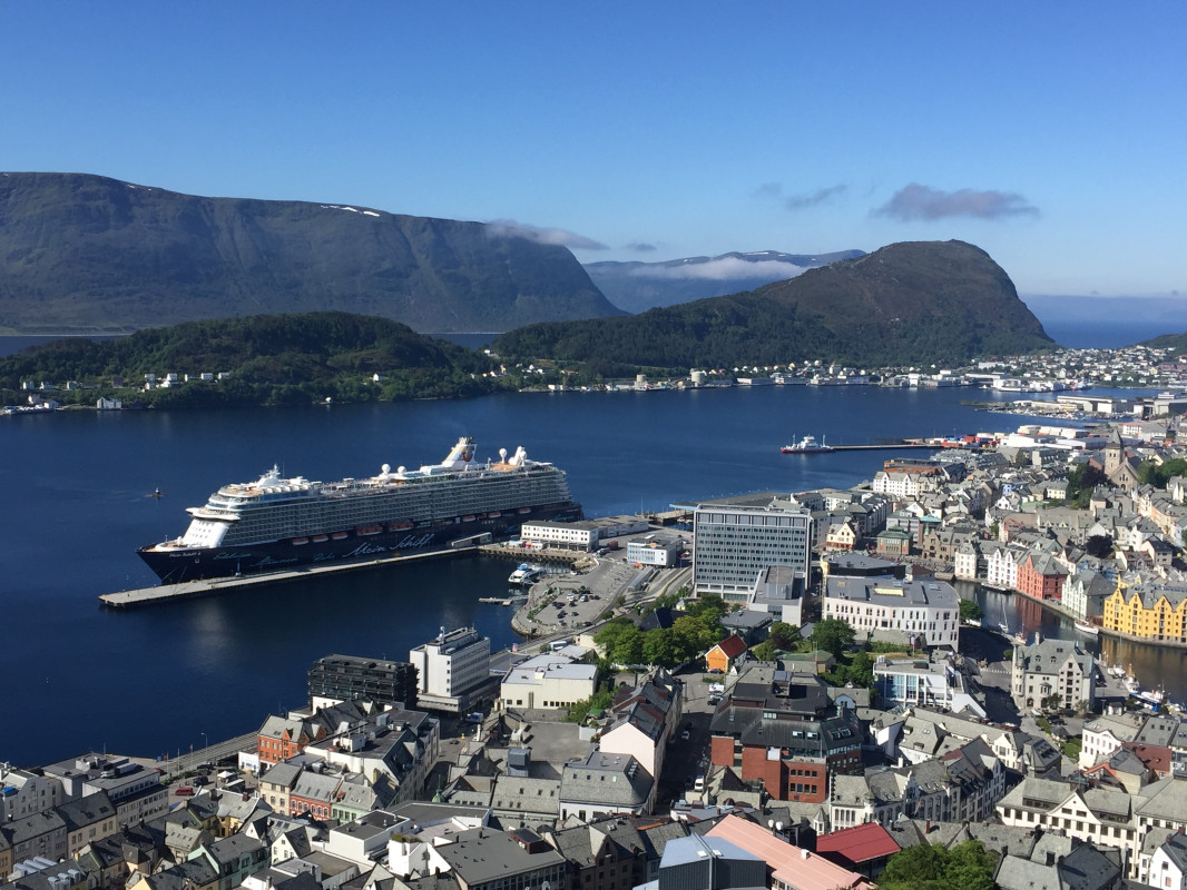 original_Alesund_mit_Schiff