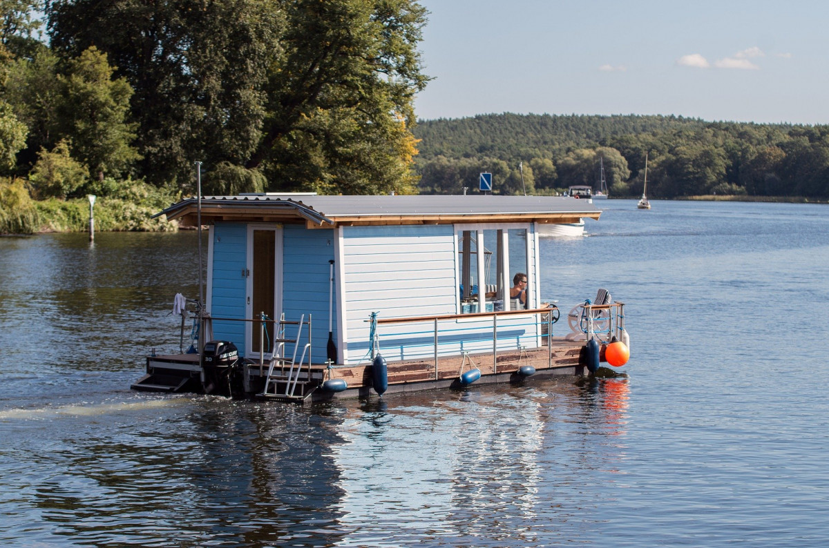 original_houseboat-3213036_1920