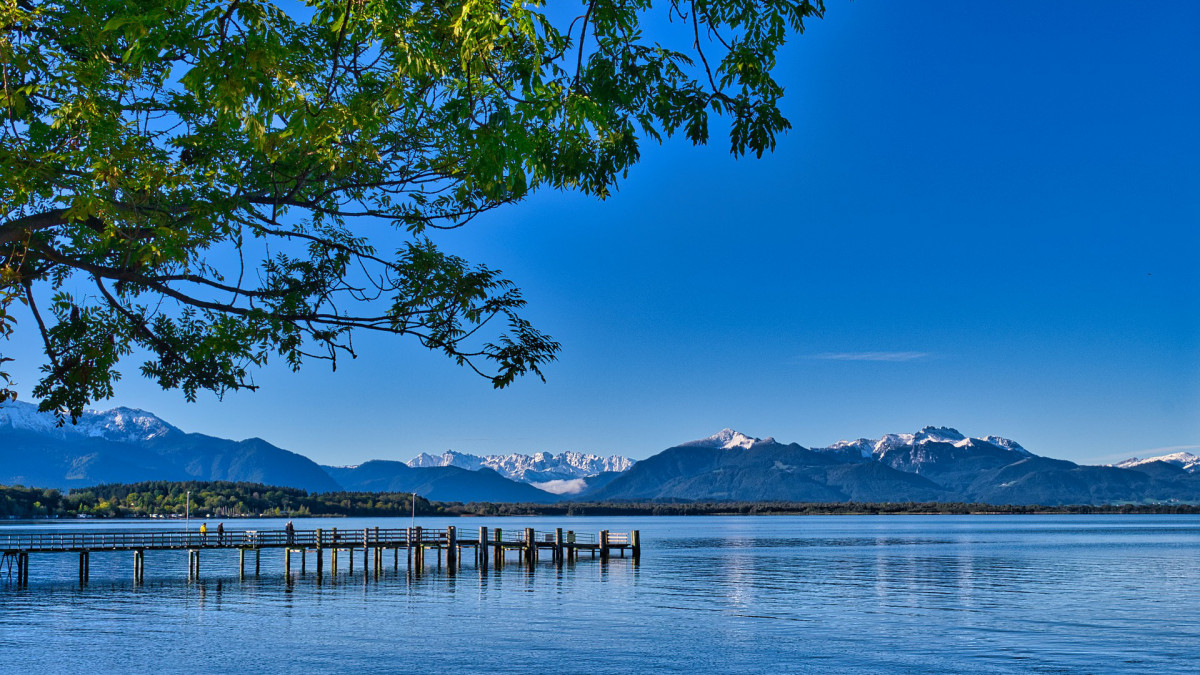 original_Chiemsee_See_mit_Berge