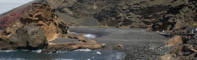Raue Vulkanlandschaft und Avantgarde-Architektur: Lanzarote