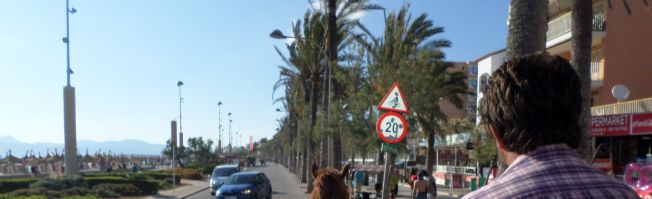 Mallorca- Auf den Stühlen im Bierkönig und Megapark